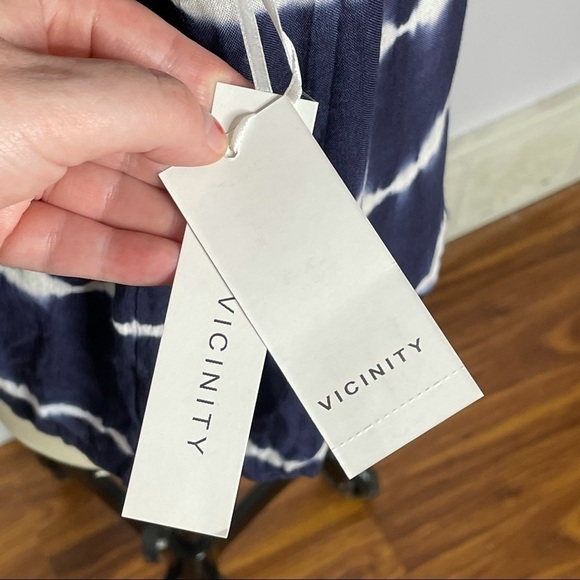 Vicinity Short Sleeve Tie Dye Top- Navy L - Picture 9 of 9